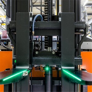 Haarukkatrukin laserohjainjärjestelmä tavaroiden käsittelyä varten